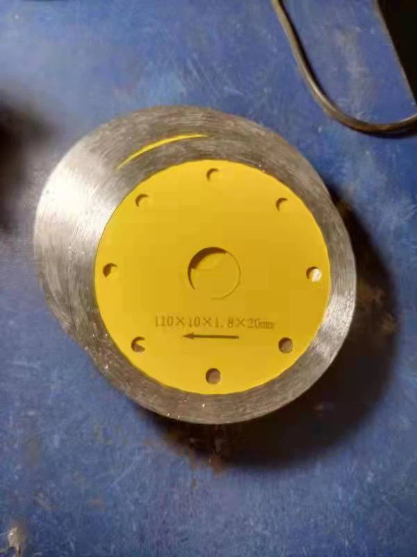 Continuous rim blades